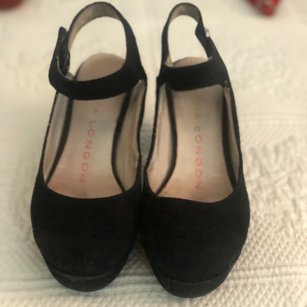 Sacha London comfortable heels. Size 6